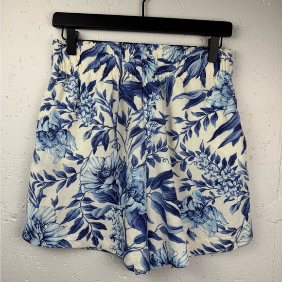 H&M Womens LINEN-BLEND PULL-ON SHORTS White, Blue Floral High waist Loose fit S - Picture 3 of 12